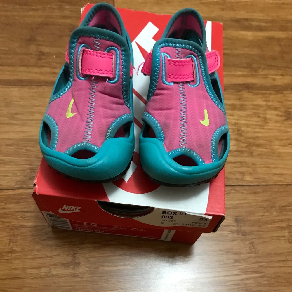 Nike Sunray size 7 excellent condition